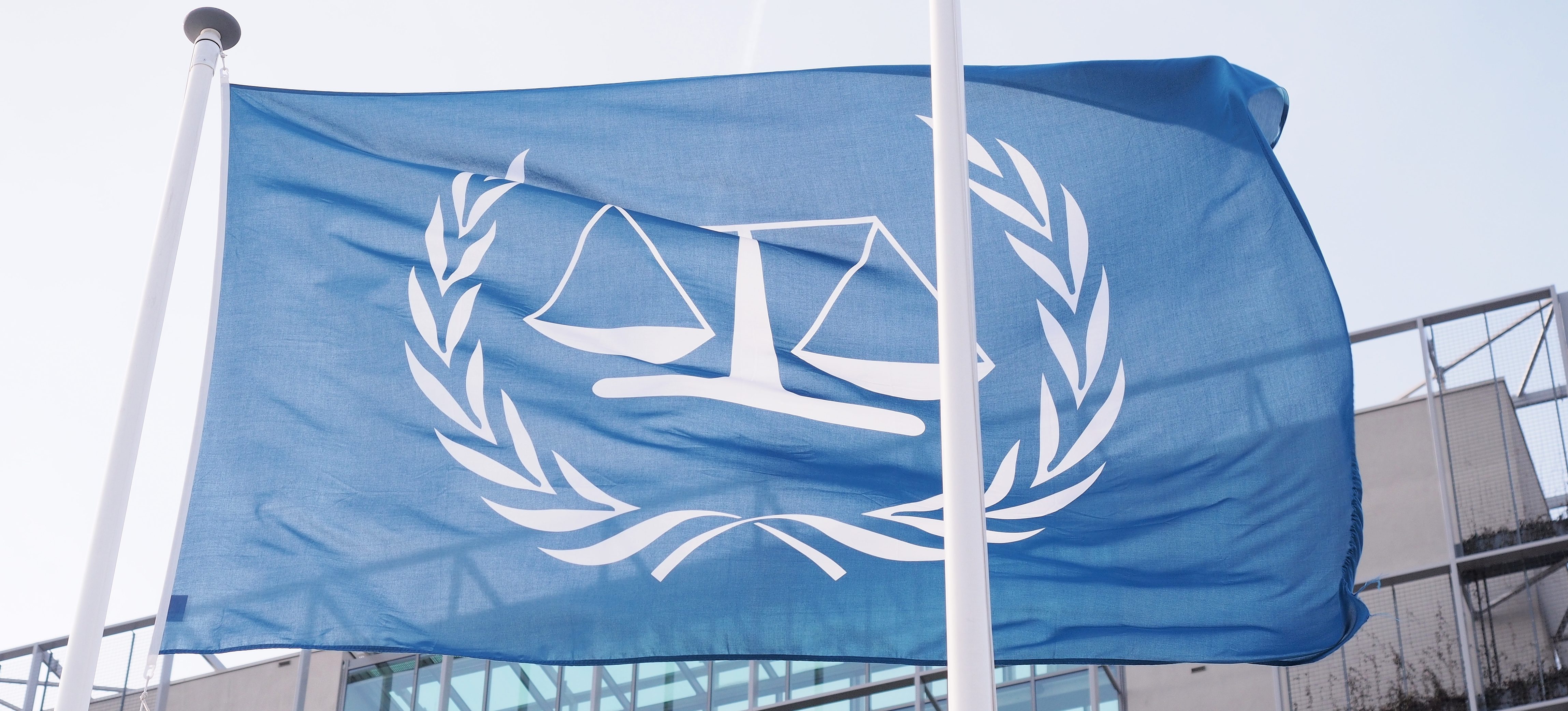 Право флага судна. Международный Уголовный трибунал (Гаага). ООН Гаага Уголовный суд. Международный Уголовный суд ООН здание 2021. Международный Уголовный суд флаг.