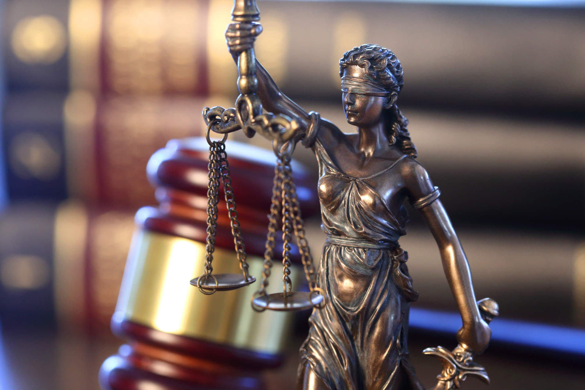 When the Warning Bells Ring: Judicial Awareness in War